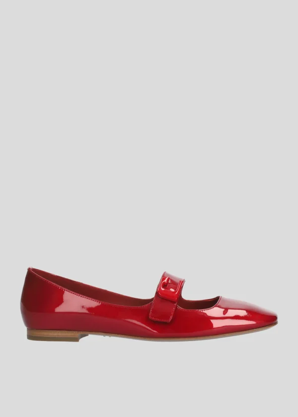 LOLA FLAT