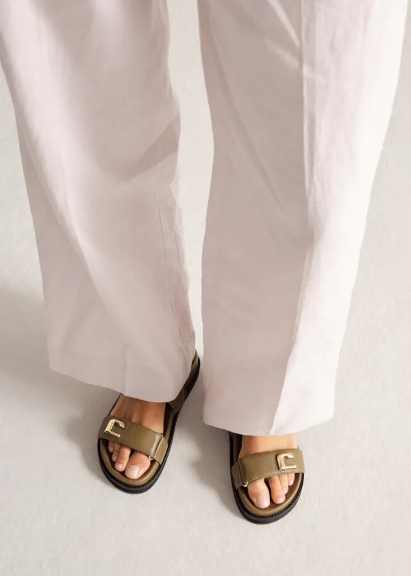 LOLA FLATS
